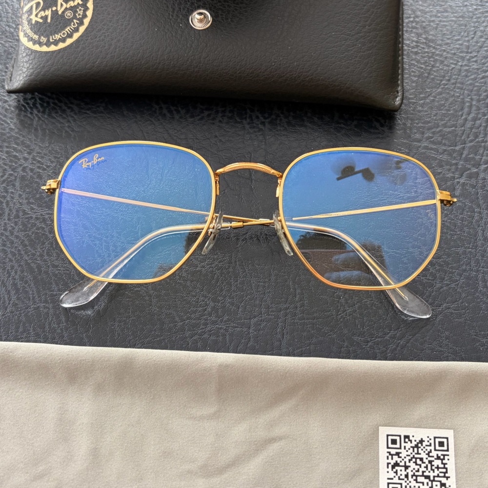 RB3548 Hexagonal Blue-Violet Light Clear Gold Frame